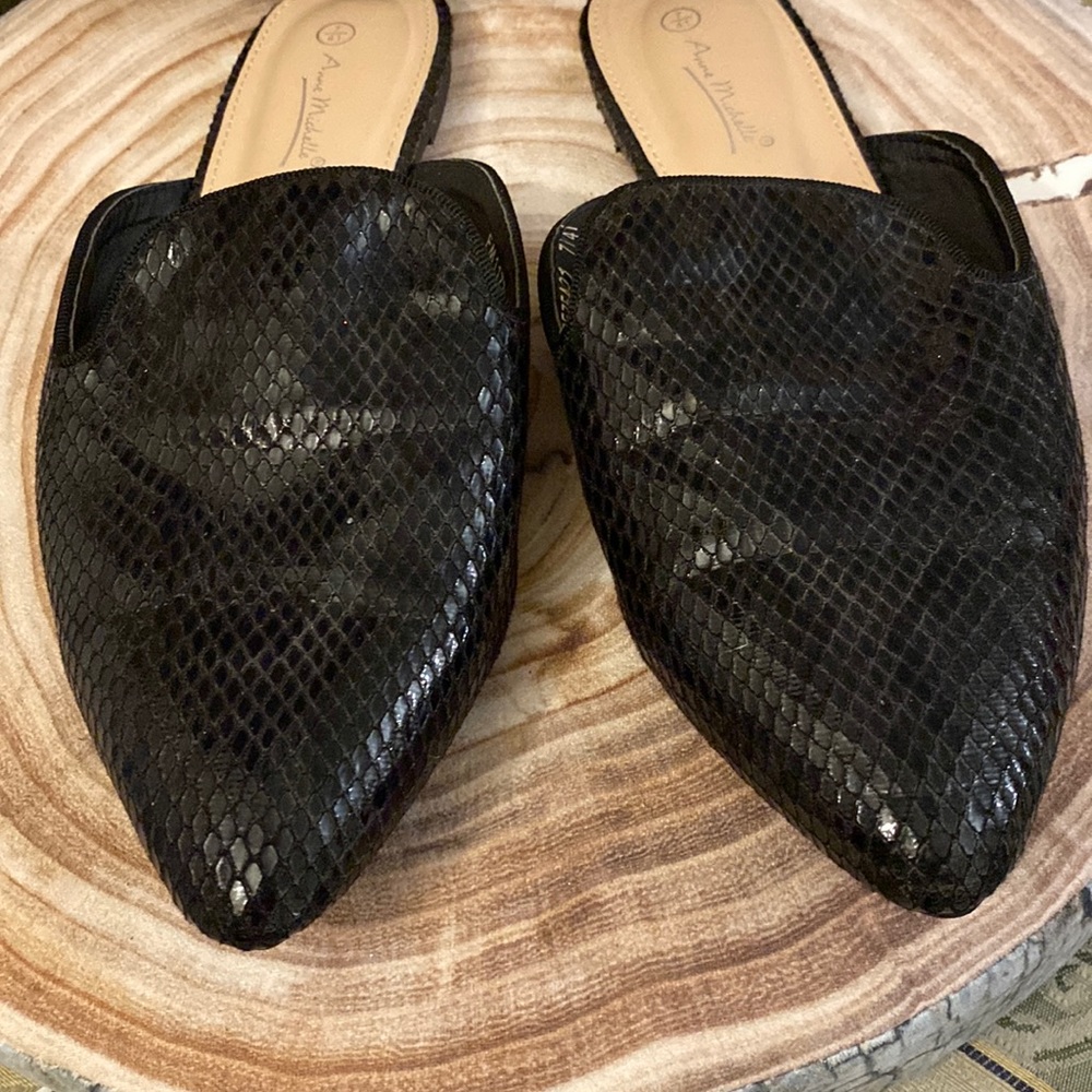 AnneMichelle Close toe mules  8 1/2